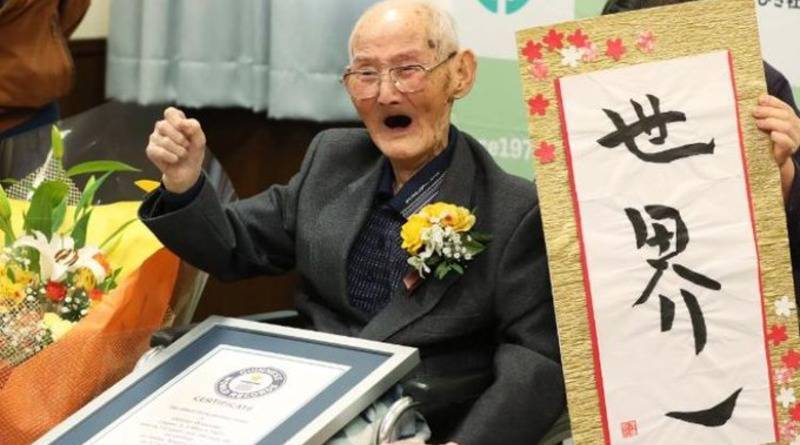 Умер старейший мужчина в мире: он говорил, что секрет долголетия – в улыбке
