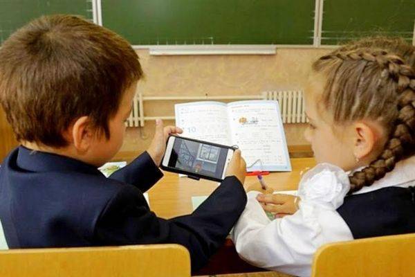 У молдавских школьников будут изымать телефоны — Общество. Новости, Новости Европы