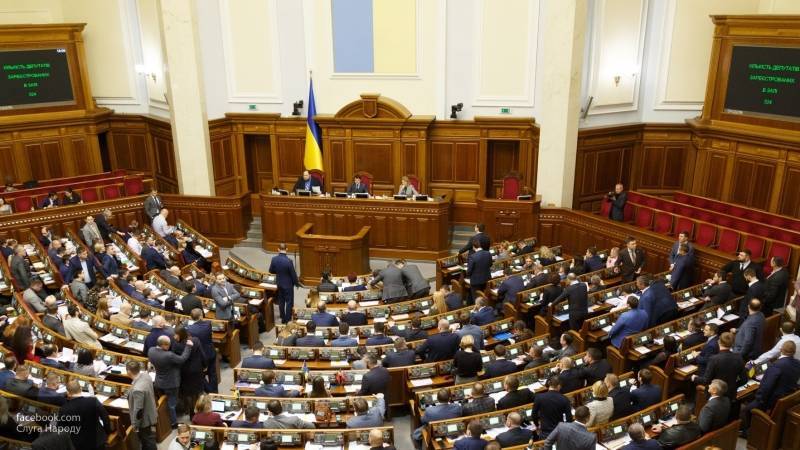 Украинским депутатам предложили разрешить выступать в Раде на русском языке