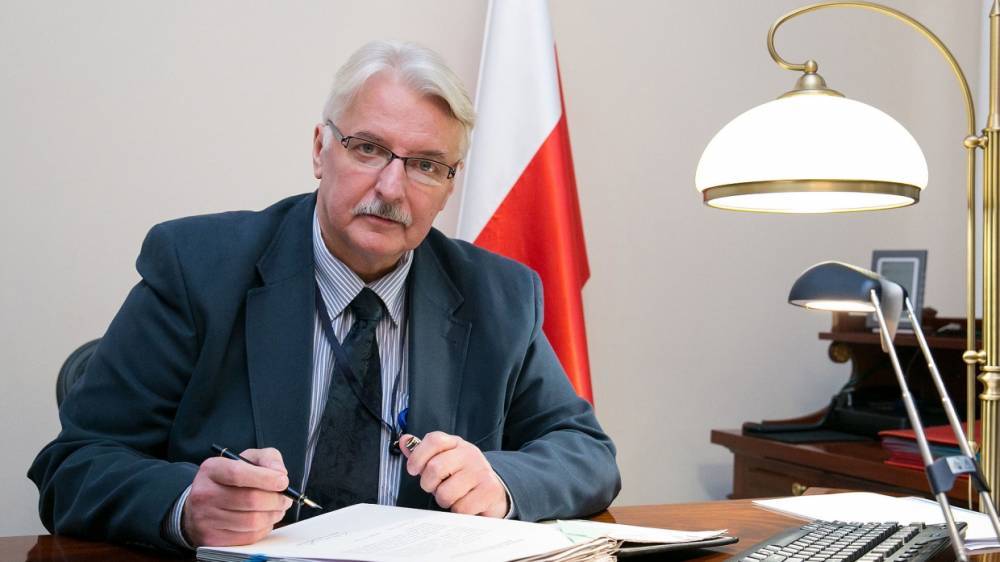 Экс-глава польского МИД назвал ошибкой решение руководства страны отправиться в Смоленск