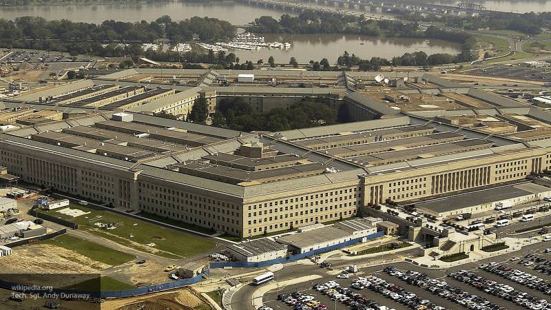 Минюст США сообщил о попытке неизвестного подорвать автомобиль у здания Пентагона