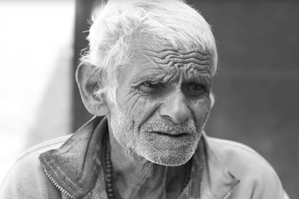 Ставший отцом в 96 лет 104-летний мужчина покурил в кровати и умер