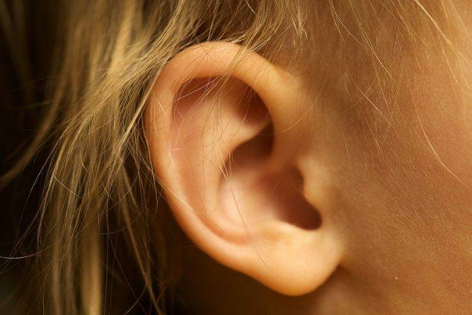 Женщине пришлось ампутировать ухо из-за меланомы, вызванной чрезмерным солярием