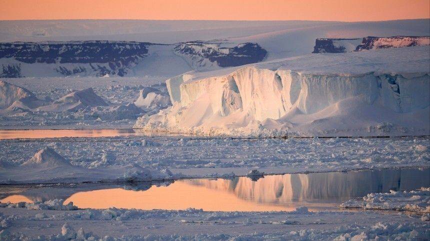 Катастрофическое таяние льда замечено в Антарктиде из-за аномальной температуры | Новости | Пятый канал
