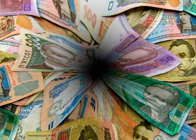 Экономист: Гигантская дыра в бюджете, Украине нельзя давать новый кредит