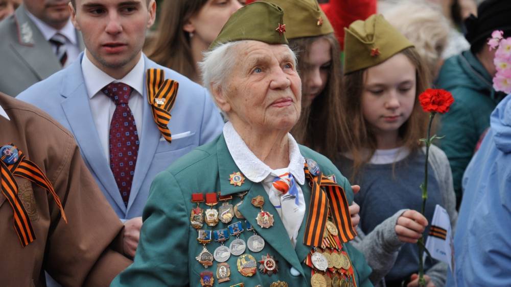 Ветераны Великой Отечественной войны получат бесплатные кнопочные телефоны