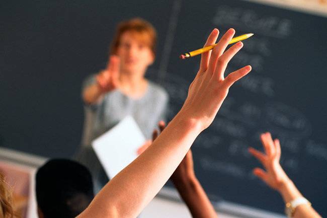 Учитель, подставь вторую щеку: общественников возмутила идея штрафов за хамство школьников