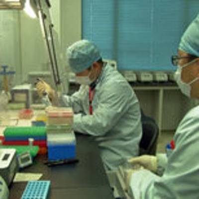 Китайские ученые разработали вакцину против коронавируса и испытали ее на себе
