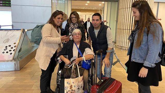 "Коронавирус можно победить": Рахель вернулась в Израиль после лечения в Токио