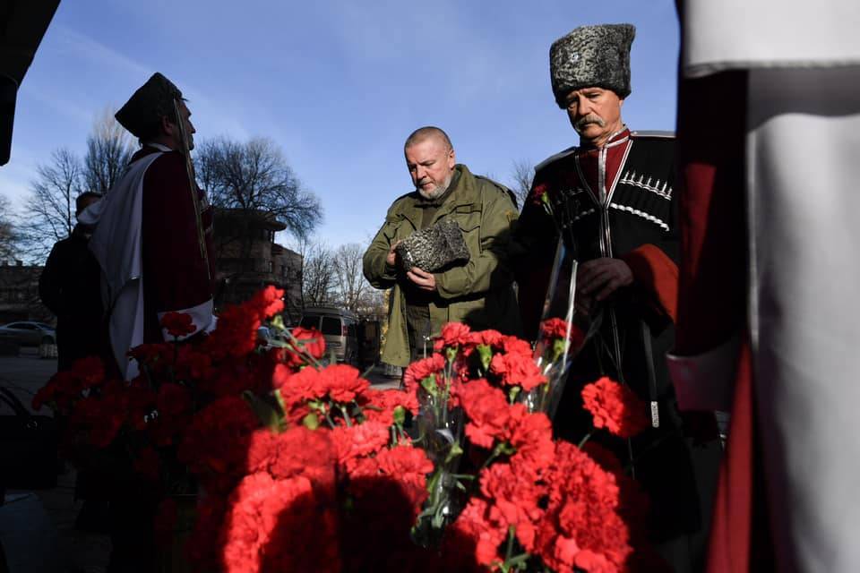 Точка невозврата: В Крыму почтили погибших в столкновении с украинскими боевиками
