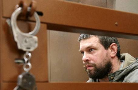 Суд перевел под домашний арест полицейского из дела Ивана Голунова