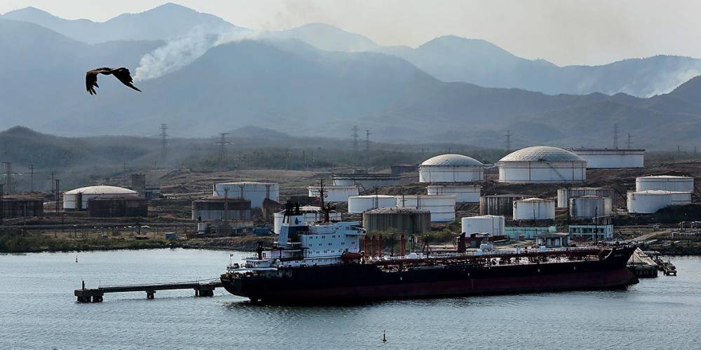 Нефтяные компании хотят обязать возить нефть и газ только российскими судами