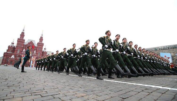 Кремль пока не отправил Зеленскому приглашение на парад Победы