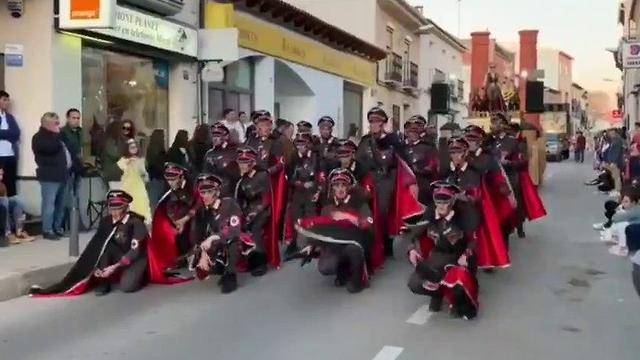 Танцы со свастикой: в Испании провели веселый карнавал на тему Холокоста