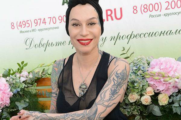 Ургант посмеялся над идеей Онищенко запретить татуировки