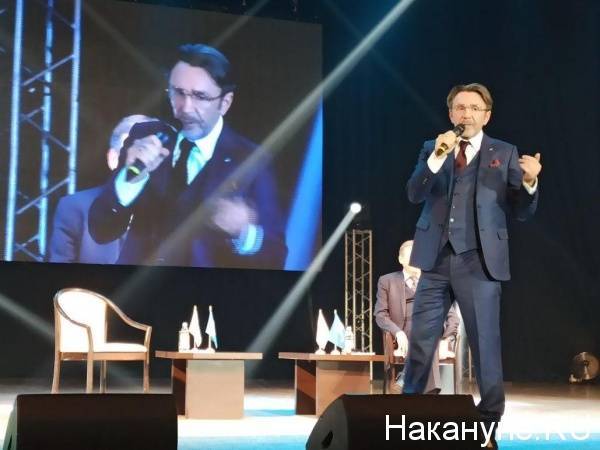 Сергей Шнуров начал политическое турне в Челябинске при полупустом зале : Новости Накануне.RU