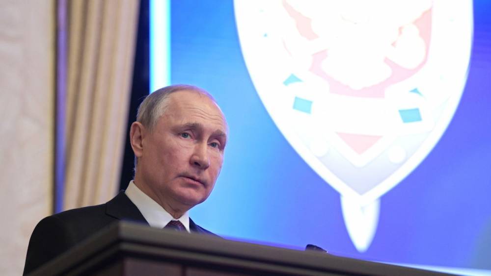 Путин предложил защитить историческую правду о войне на конституционном уровне