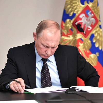 Путин согласился с предложением провести общероссийское голосование по поправкам в Конституцию 22 апреля
