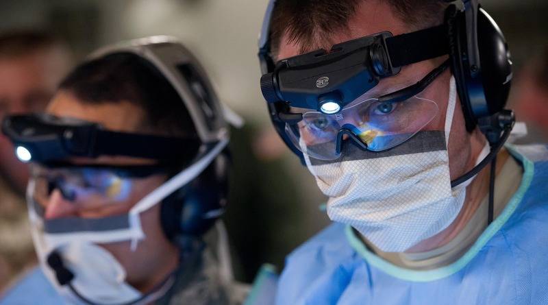 Министр здравоохранения США: стране потребуется почти 300 миллионов защитных масок