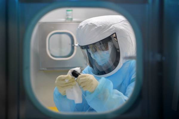 Голикова: Российские ученые создали пять прототипов вакцины от COVID-19