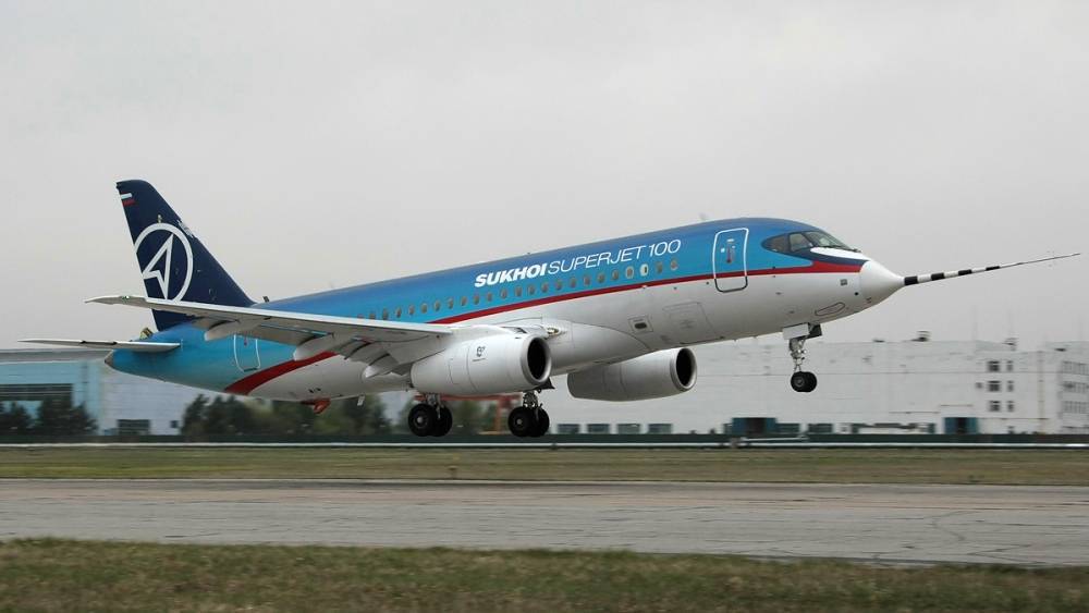 Самолет SSJ-100 экстренно сел в аэропорту «Шереметьево»