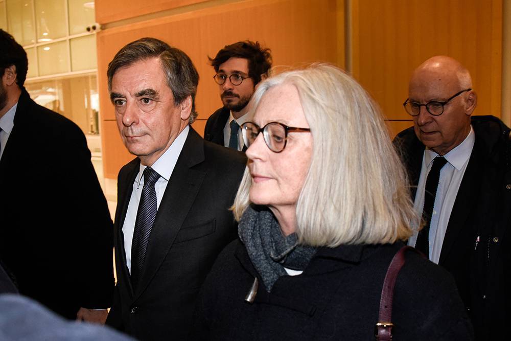 Во Франции начались слушания по делу Франсуа Фийона и его жены