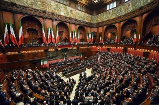 Палата депутатов парламента Италии одобрила закон о мерах по борьбе с коронавирусом