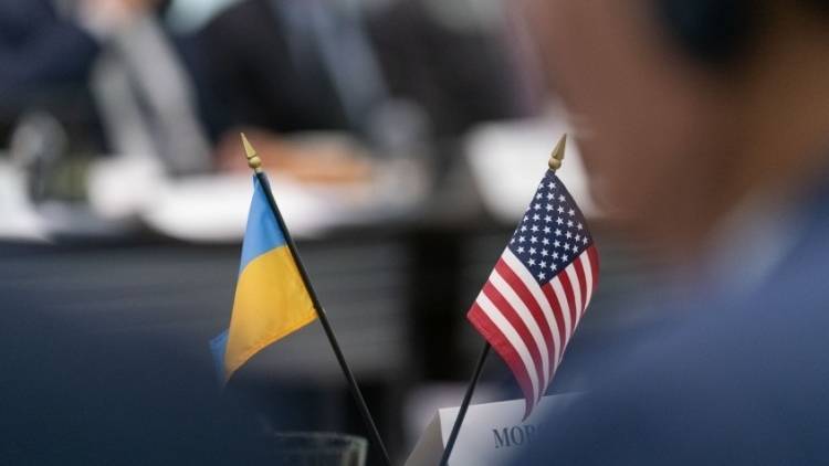 Американские дипломаты под грустную музыку пообещали Украине поддержку
