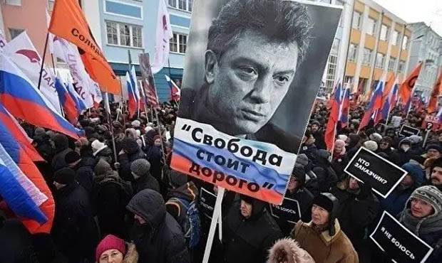 Провайдер заблокировал смс-рассылку о марше памяти Бориса Немцова из-за упоминания президента