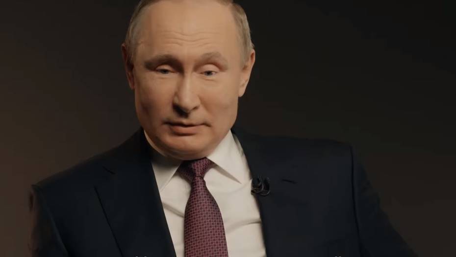 "Мне найдут любого абонента": Путин рассказал о двойнике и отказе от смартфона