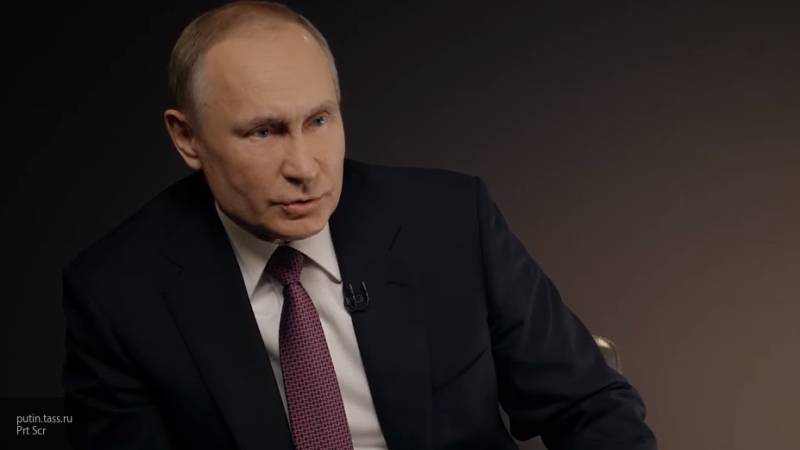 Путин признался, что предпочитает использовать телефон спецсвязи вместо смартфона