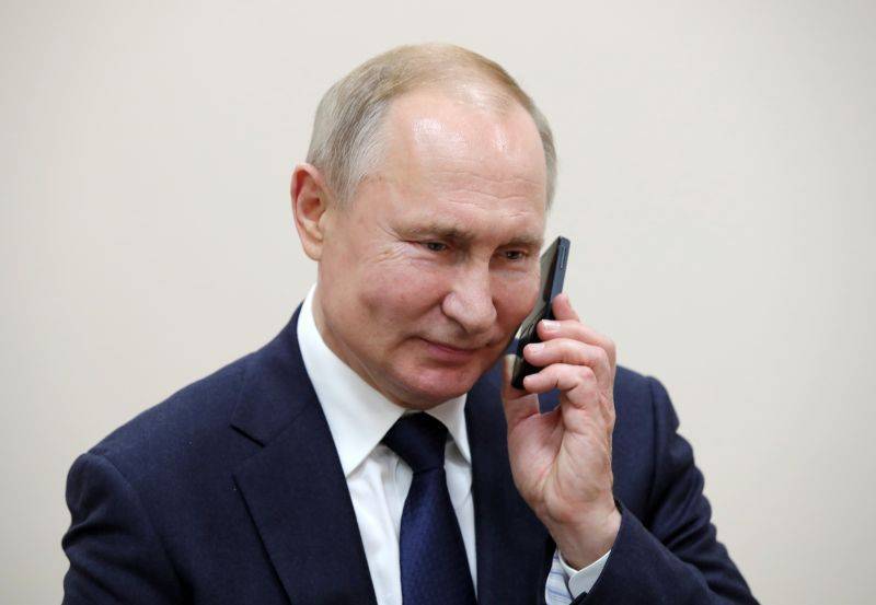 И так найдут любого абонента: Путин объяснил отказ от смартфона