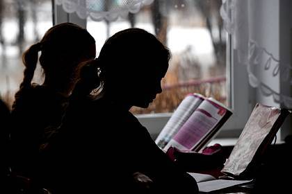 Десятилетняя девочка сломала позвоночник в российской школе