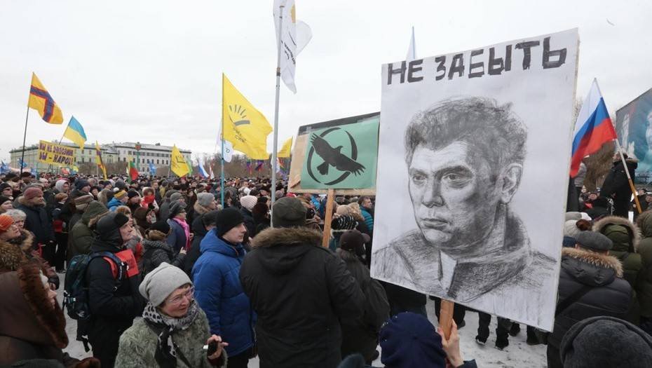 Смольный согласовал марш памяти Немцова по центру Петербурга