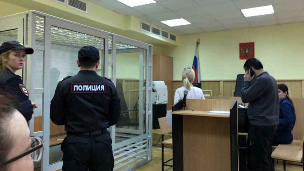 Бросивший детей в «Шереметьево» хабаровчанин попытался разжалобить суд
