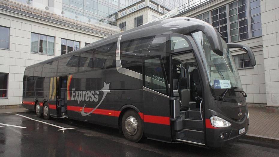 В Петербург отправился автобус Lux Express, который привез в Эстонию иранца с коронавирусом
