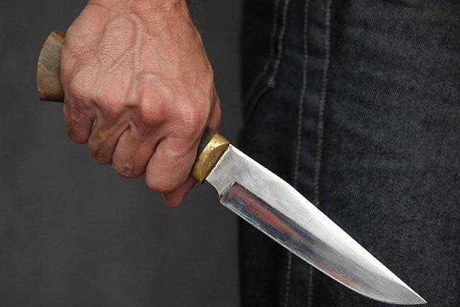 Житель Липецка изрезал ножом жену и дочерей, есть погибшие