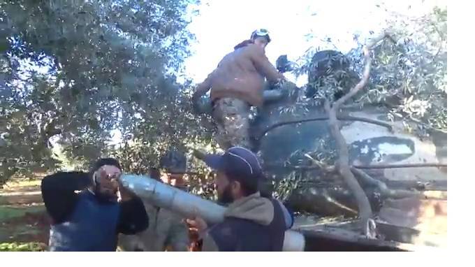 Опубликовано видео атаки боевиков-танкистов в Идлибе