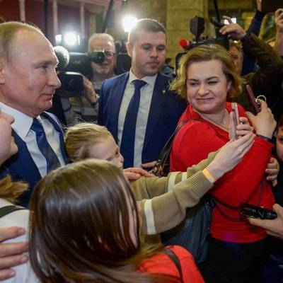 Путин пообщался с детьми в парке "Остров мечты"