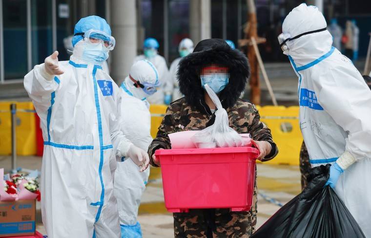 Сообщившие о симптомах коронавируса китайцы получат до $1,4 тысячи