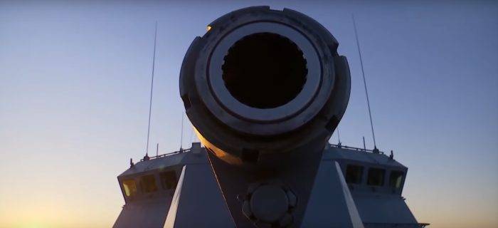 Кадры артиллерийских стрельб экипажа корабля проекта 228000 «Мытищи»
