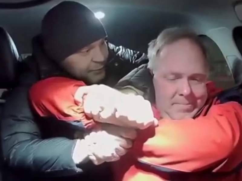 В Саратове пассажир на глазах сына напал на таксиста