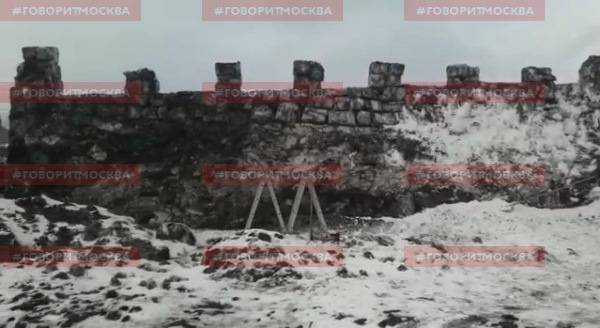 Организатор Масленицы в Миассе пообещал обновить крепость из грязного снега