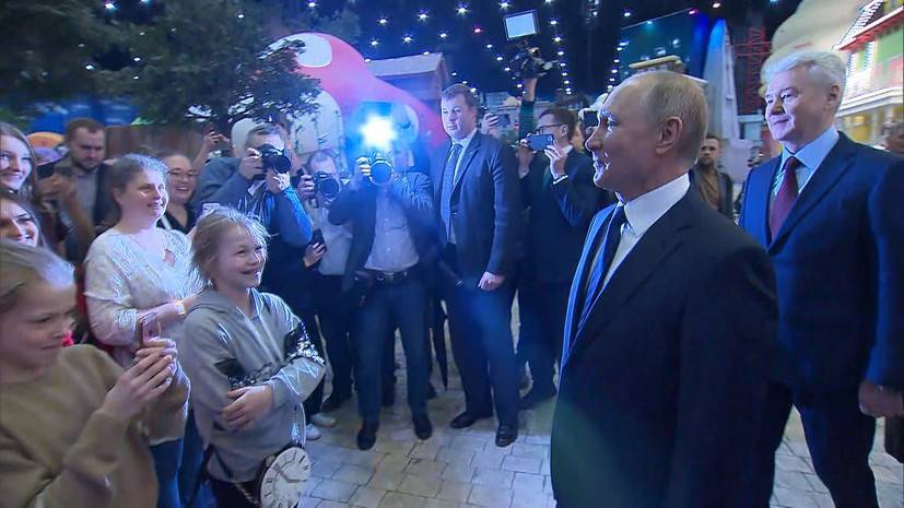 «Можно я вас обниму?»: Путин пообщался с детьми в парке «Остров мечты»