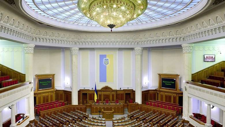 В Верховной раде предложили разрешить выступления на русском