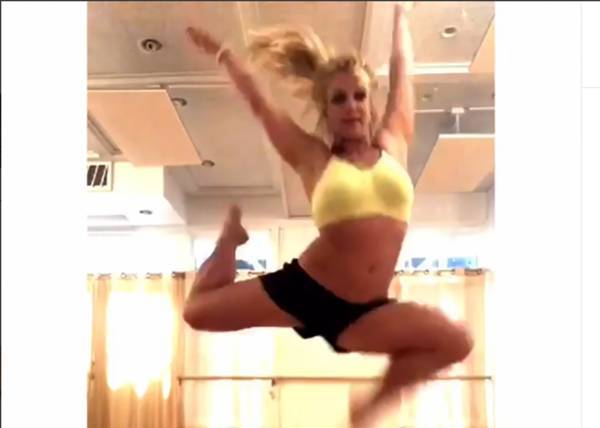 Бритни Спирс опубликовала свой танец, во время которого сломала ногу