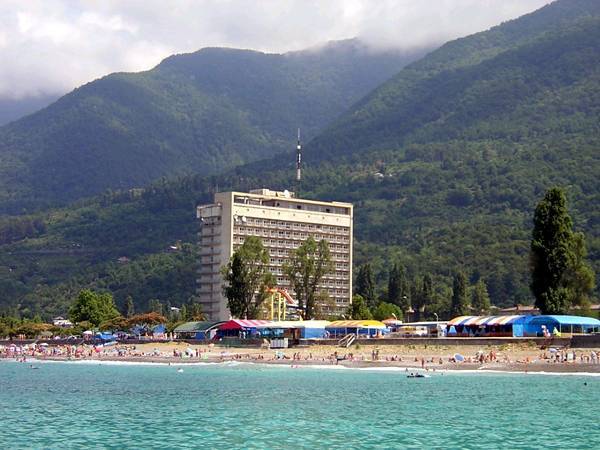 Абхазия из-за коронавируса закрыла въезд всем иностранцам, кроме россиян