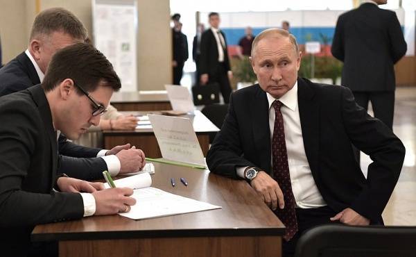 Путин не использует гаджеты – у него есть спецтелефон, по которому он может позвонить кому угодно