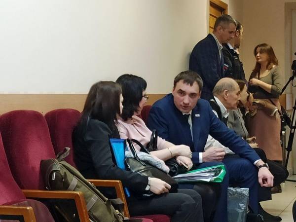 В Челябинске депутаты ЗакСо без обсуждений приняли отставку омбудсмена Шарпилова