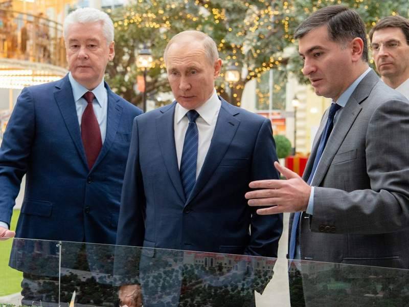 Путин посетил крупнейший российский "Диснейленд" с аттракционами